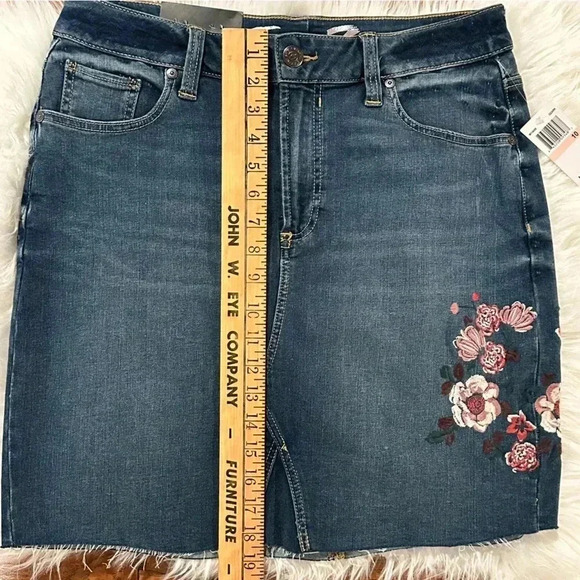 Seven7 Fashion Denim Skirt with Flower Embroidery Size 10 - Picture 8 of 10